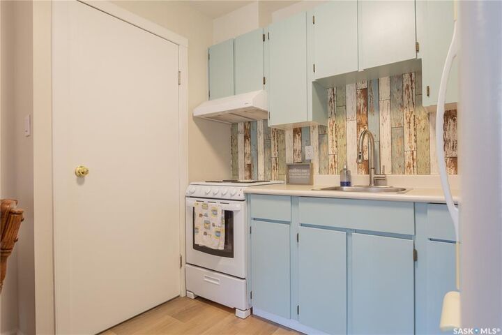 Property Photo: 4219 Degeer Street 8 SK S7H 4N6