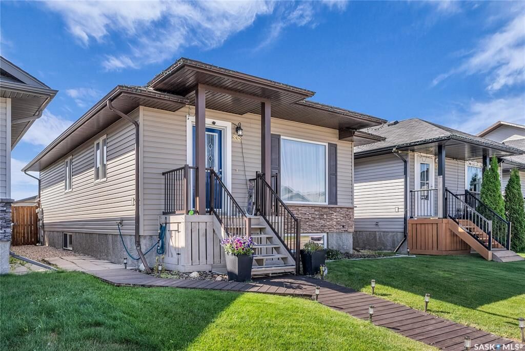 Property Photo: 838 Glenview Cove SK S0K 0A2