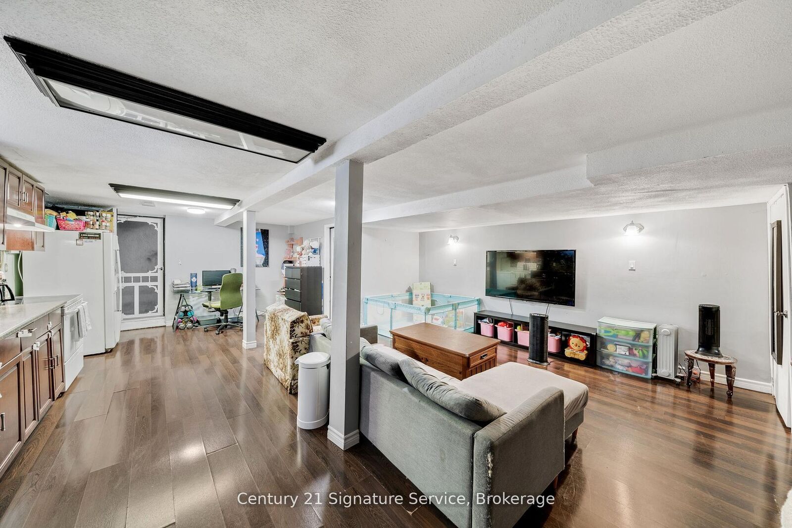 Property Photo: 144 Voltarie Crescent Basement ON L5A 2A4