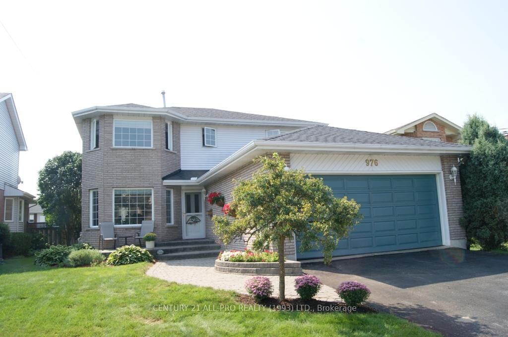 Property Photo: 976 Glenhare Street ON K9A 5G4