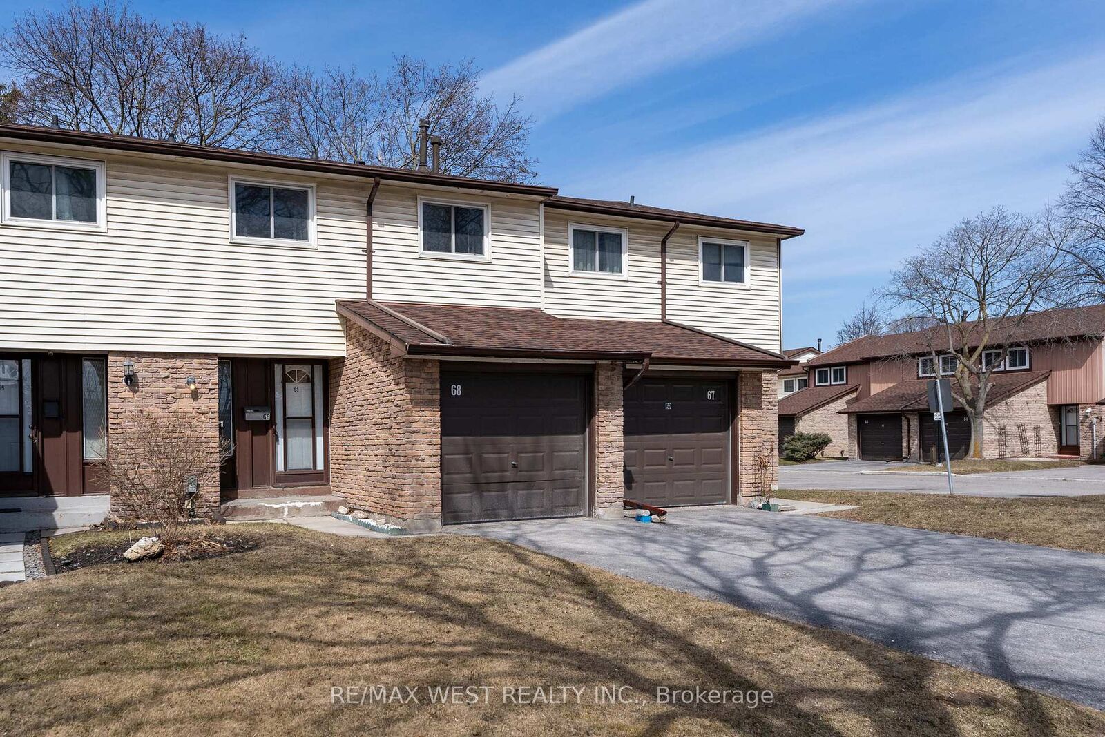 Property Photo:  222 Pearson Street 68  ON L1G 7C6 