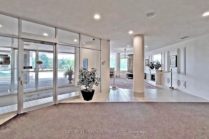 Property Photo: 326 Major Mackenzie Drive E 622 ON L4C 8T4