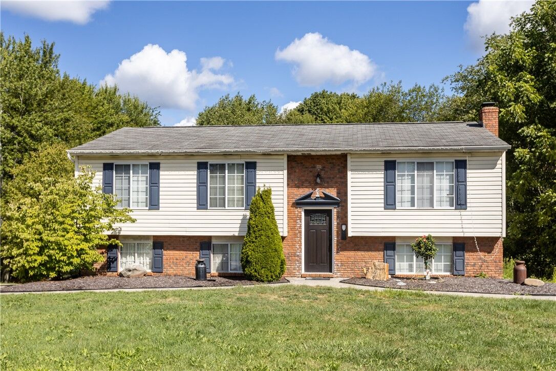Property Photo: 331 Rolling Hills Rd PA 15042