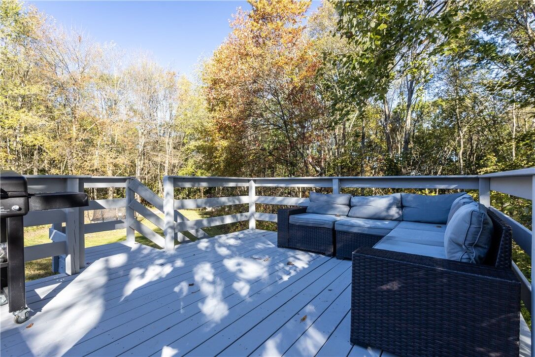 Property Photo:  331 Rolling Hills Rd  PA 15042 