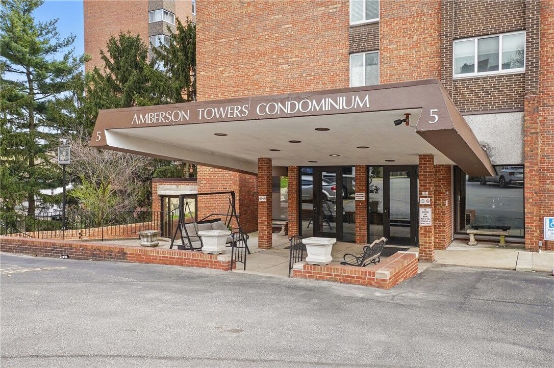 Property Photo:  5 Bayard Road 309  PA 15213 