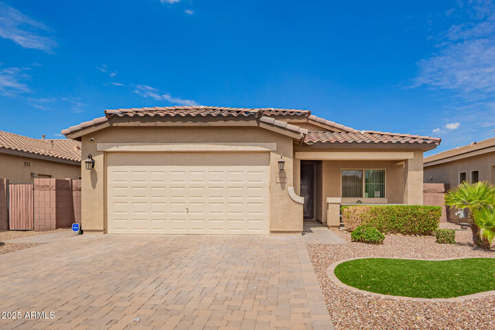 Property Photo: 878 W Banyan Avenue AZ 85140