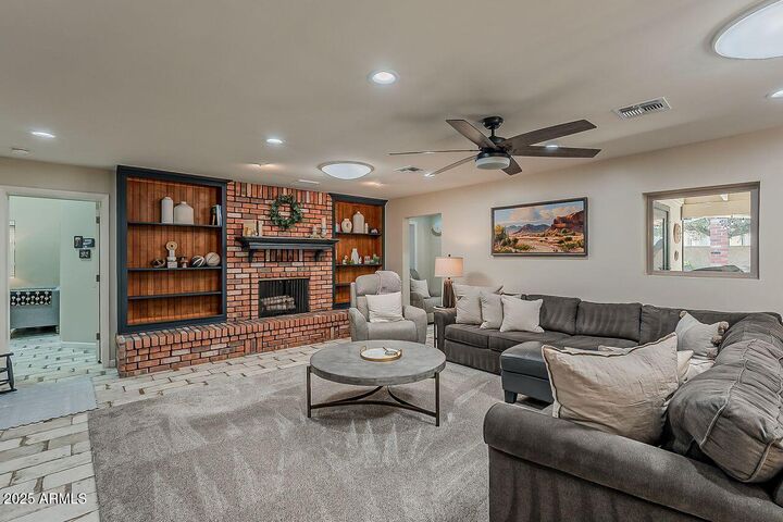 Property Photo: 12810 N 17th Avenue AZ 85029