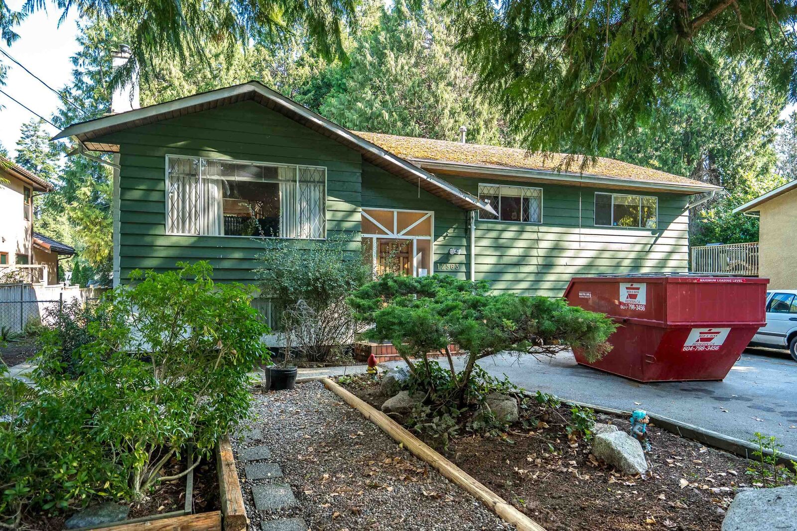 Photo de la propriété:  12563 26 Avenue  BC V4A 2K6 