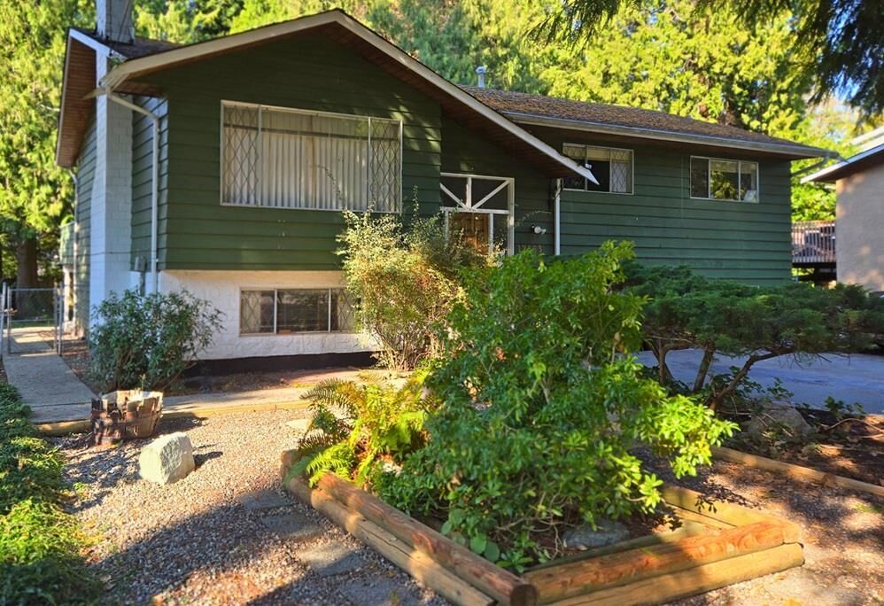 Property Photo:  12563 26 Avenue  BC V4A 2K6 