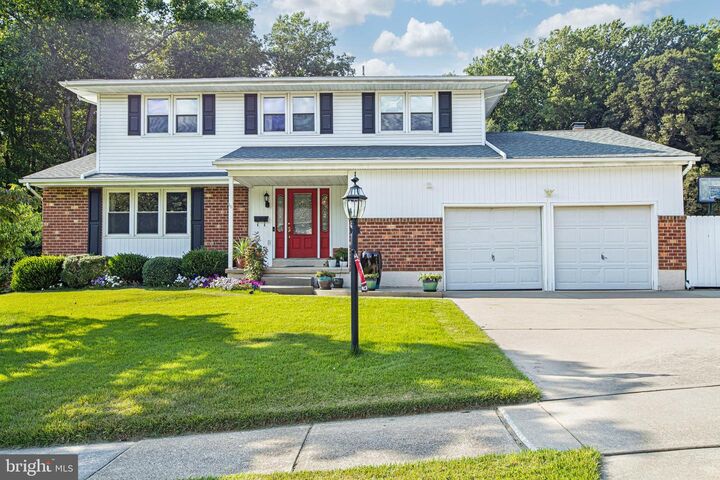 Property Photo: 815 N Country Club Drive DE 19711