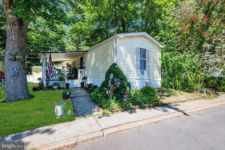 17 South Drive  East Windsor NJ 08520 photo