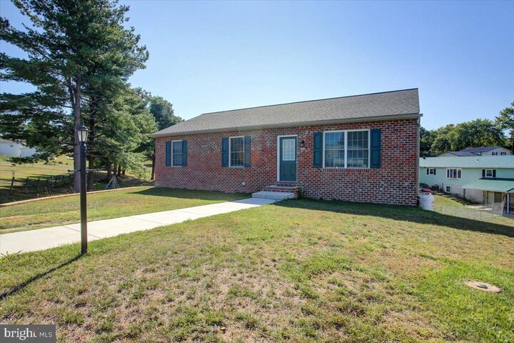 Property Photo: 3020 Liverpool Ct PA 17201