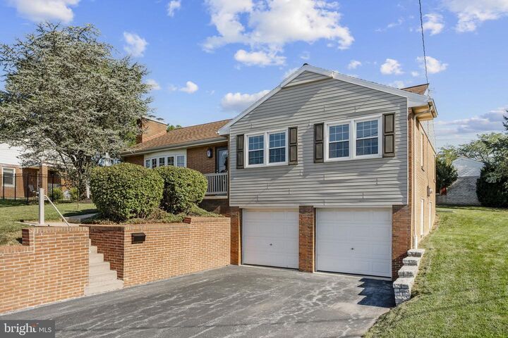 Property Photo: 31 Springcrest Drive PA 17501