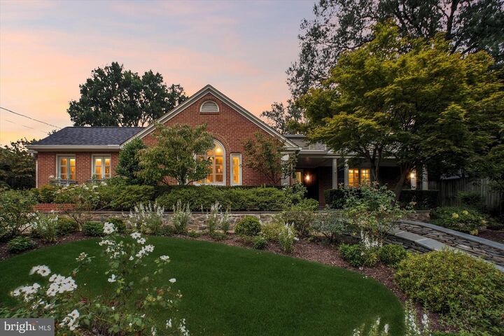 2907 Dartmouth Road  Alexandria VA 22314 photo