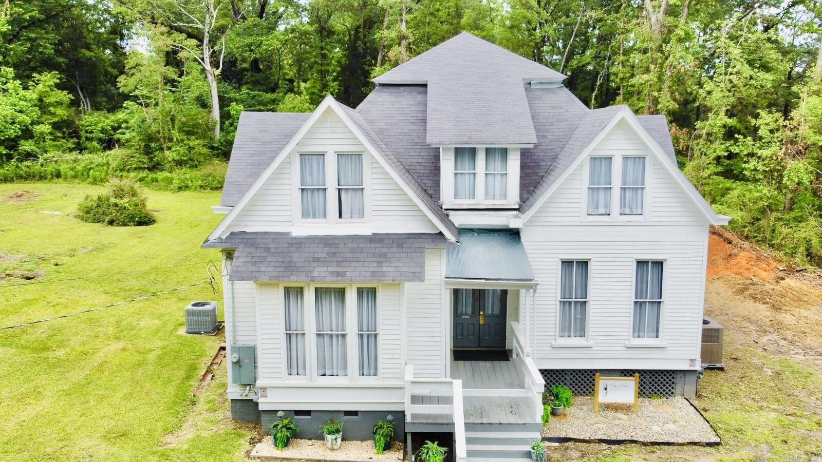 Property Photo:  124 Clifton Street  AR 71701 