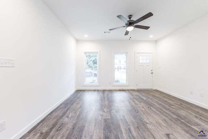 Property Photo:  100 Leisure Pointe Cove  GA 31088-0000 