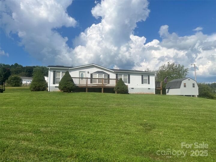 Property Photo: 25 One Oak Drive NC 28748