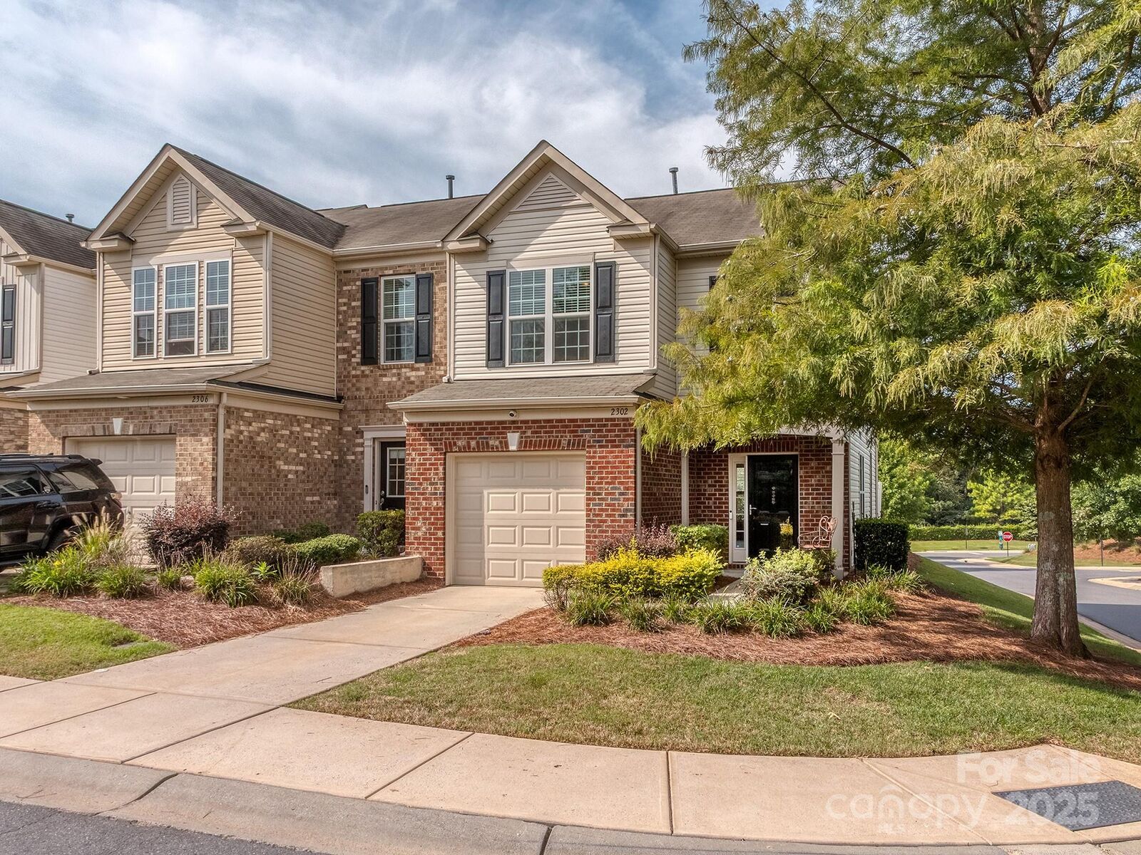 Property Photo: 2302 Kensington Station Parkway NC 28210
