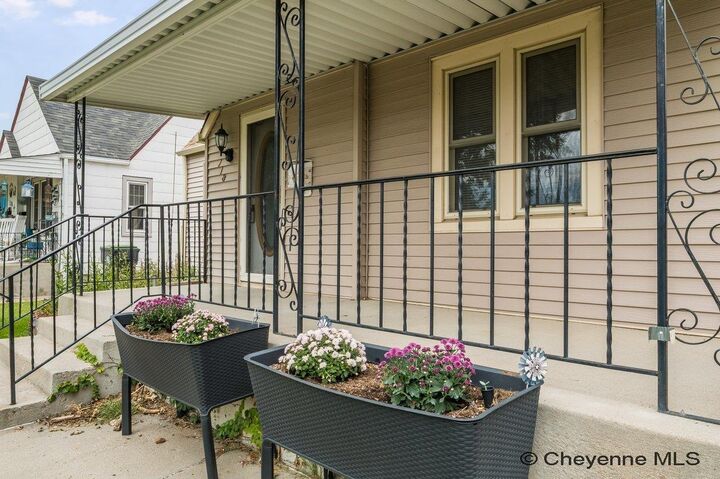 Property Photo: 118 E 3rd Ave WY 82001