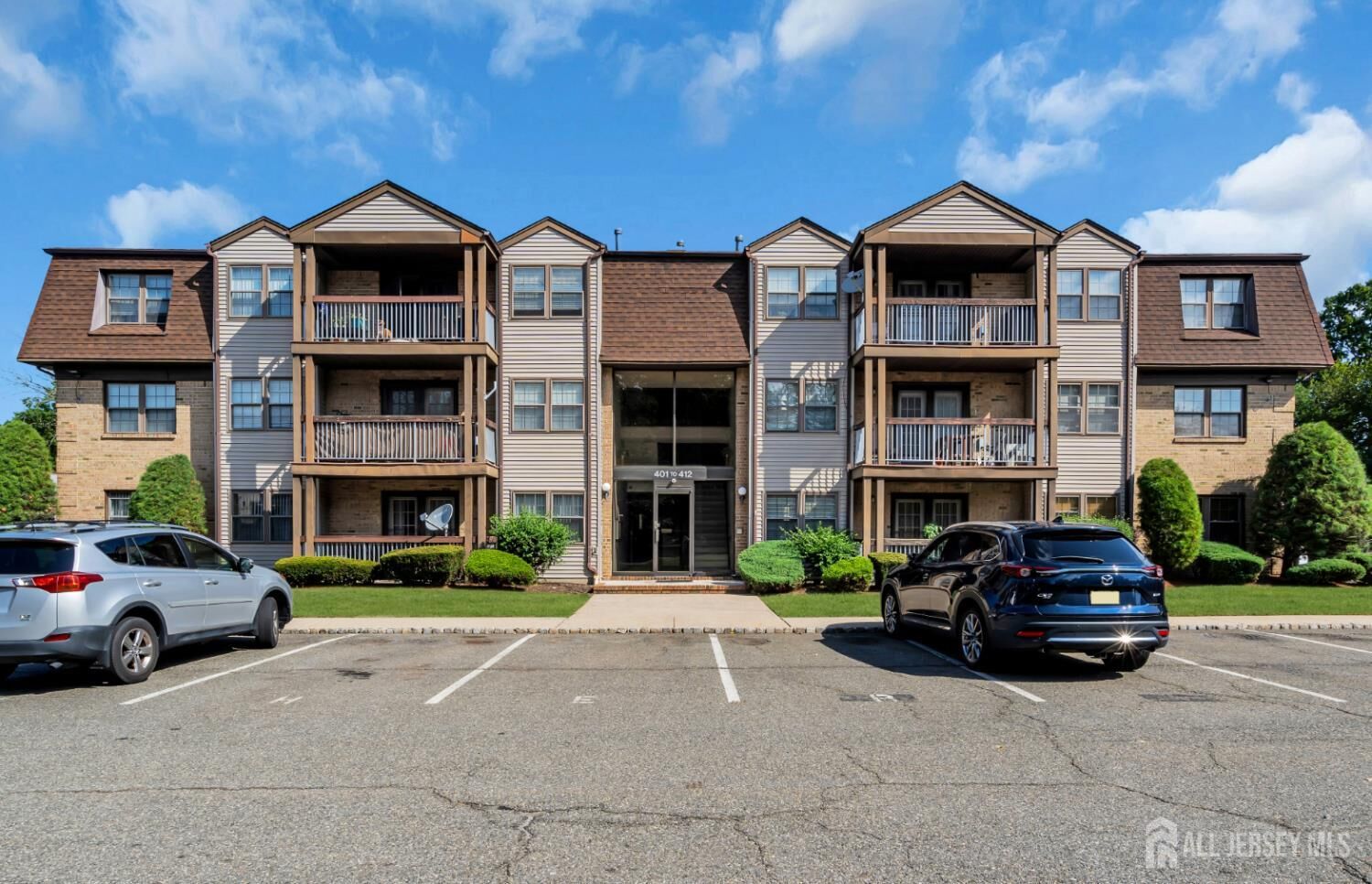 Property Photo: 404 Newport Court NJ 08863