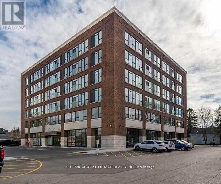 Property Photo: 109 King Avenue East 403 ON L1B 1H3