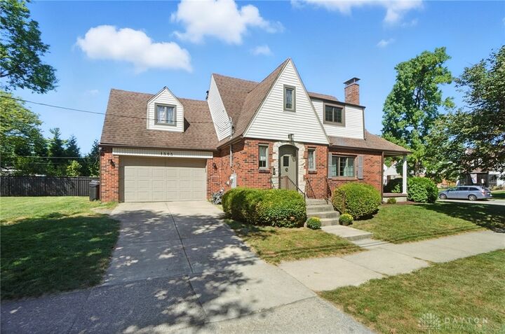 1305 E Schantz Avenue  Oakwood OH 45419 photo