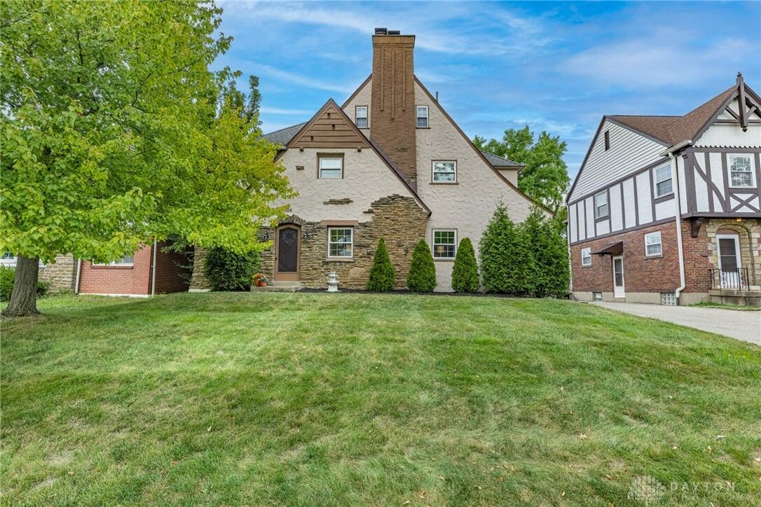 Property Photo:  1104 Sunnyslope Drive  OH 45229 