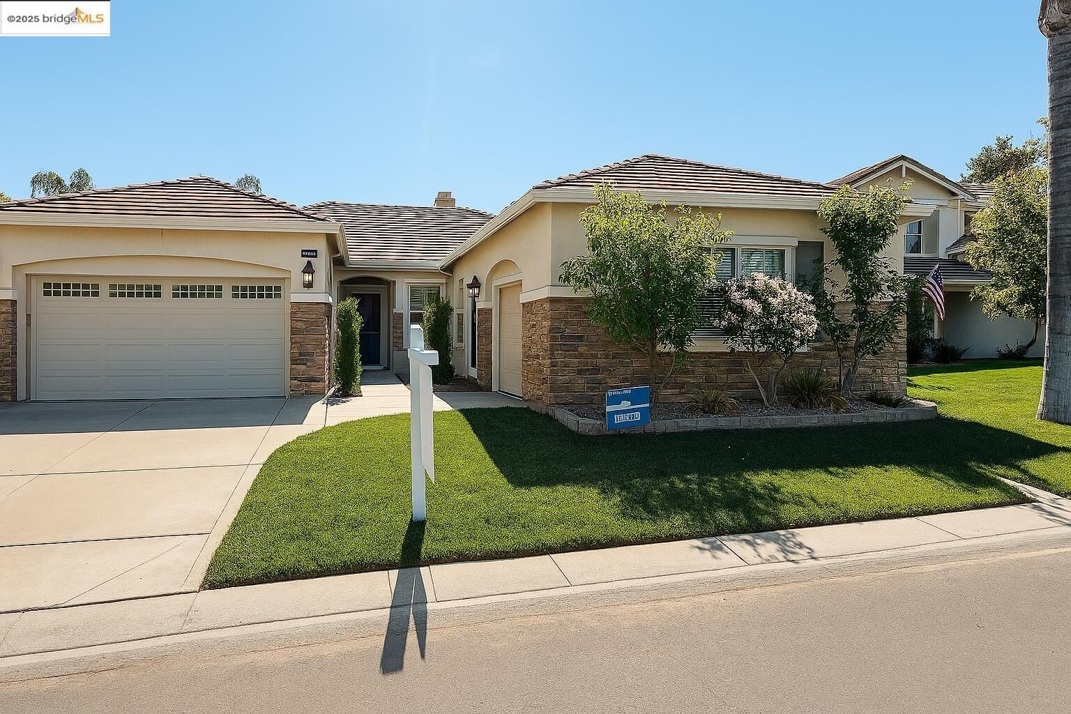 Property Photo:  2072 Bridgeport Loop  CA 94505 