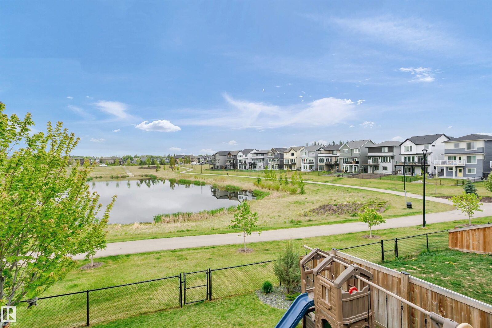 Property Photo: 7721 Eifert Crescent NW AB T6M 0W2