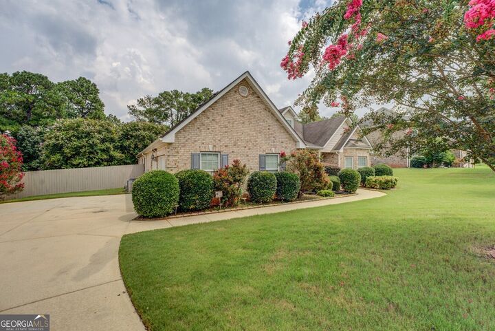 Property Photo: 1141 Carillon Drive SE GA 30013