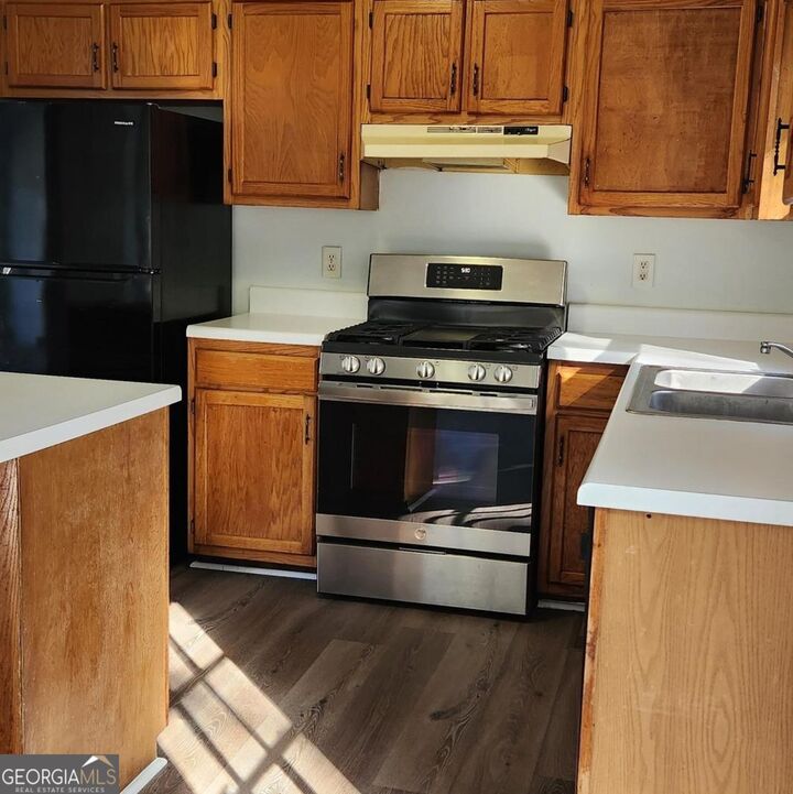 Property Photo: 325 Devcon Court GA 30268