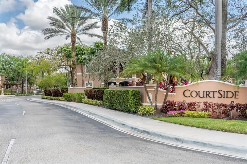 Property Photo:  2620 Center Court Dr 1-27  FL 33332 