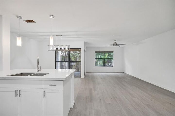 Property Photo: 4407 NW 20th St 450 FL 33066
