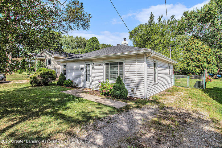 Property Photo: 2216 Coolridge Road MI 48842