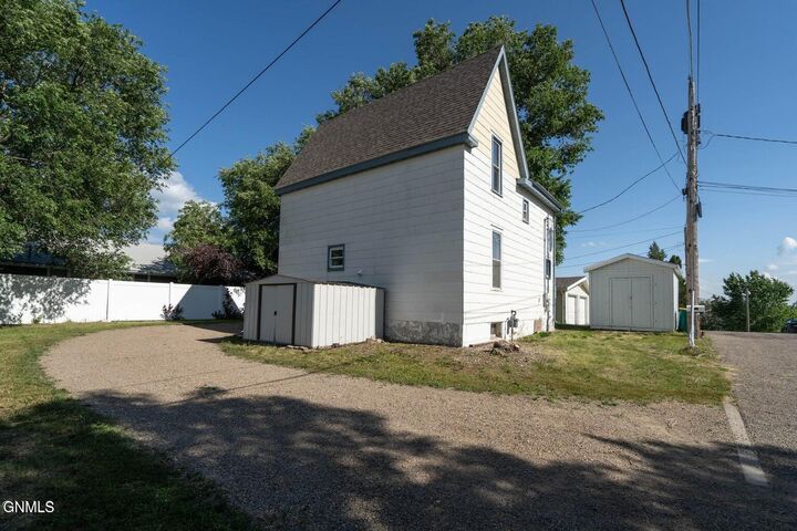 1204 2nd Street NW  Mandan ND 58554 photo