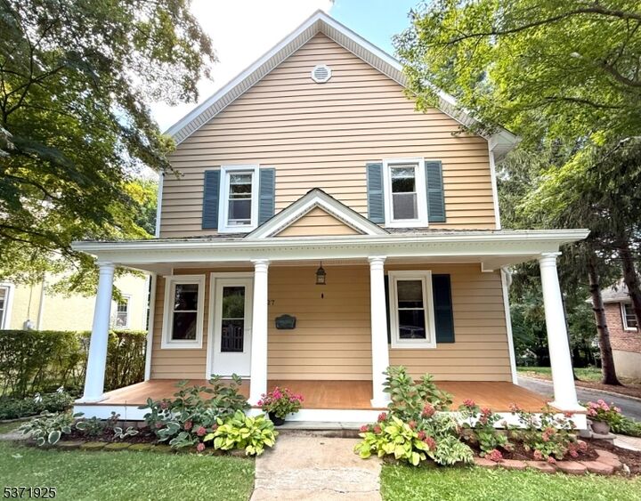 27 Center St.  Bernardsville Boro NJ 07924 photo
