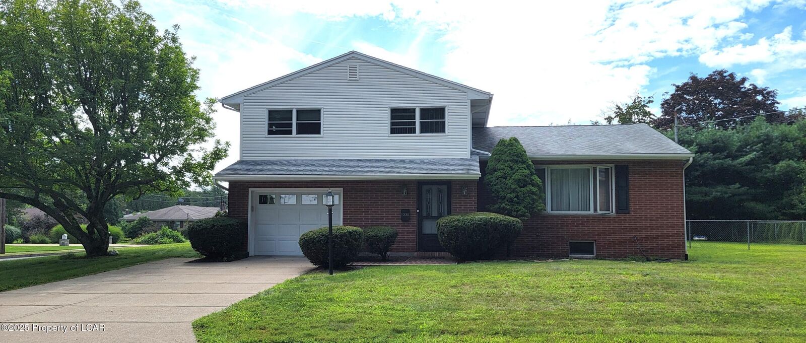 Property Photo: 1330 E Cranberry Avenue PA 18201