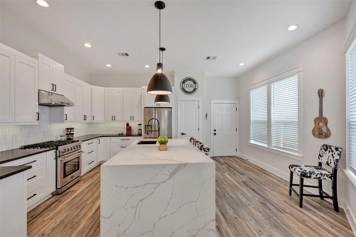 Property Photo: 508 E 31st Street TX 77018
