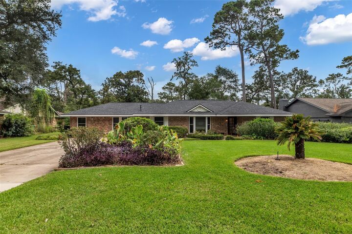 Property Photo: 1302 Chestnut Ridge Road TX 77339