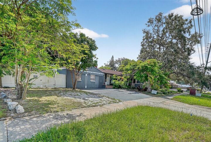 Property Photo: 1005 16th Street N FL 33705