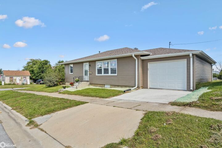 Property Photo:  209 N 5th Avenue  IA 50158 