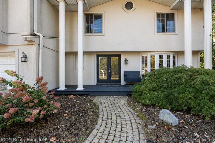 Property Photo:  1965 Devonshire Road  MI 48302 0618