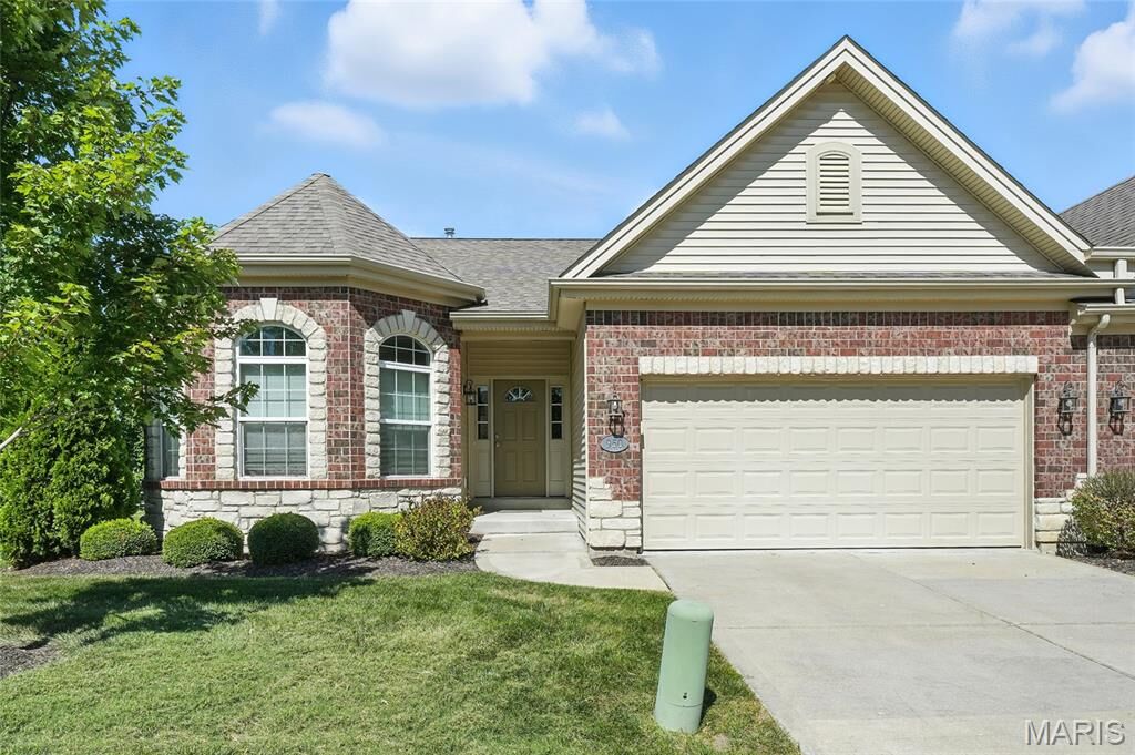 Property Photo: 950 Promenade Court MO 63368