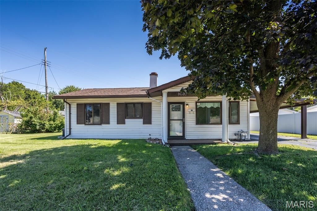 Property Photo: 3020 Willow Avenue IL 62040