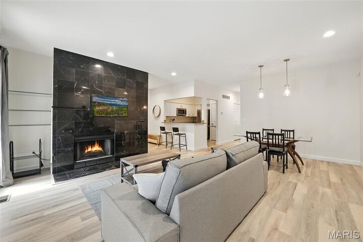 Property Photo: 4111 W Pine Boulevard 11 MO 63108