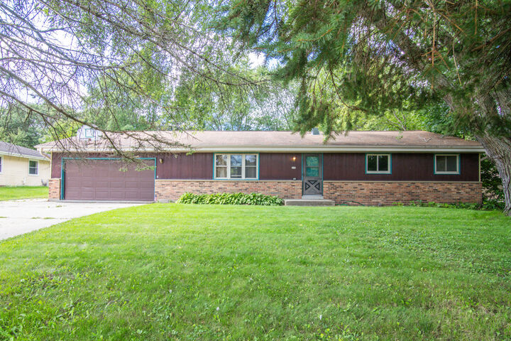 235 Meadowbrook Dr  Fredonia WI 53021 photo