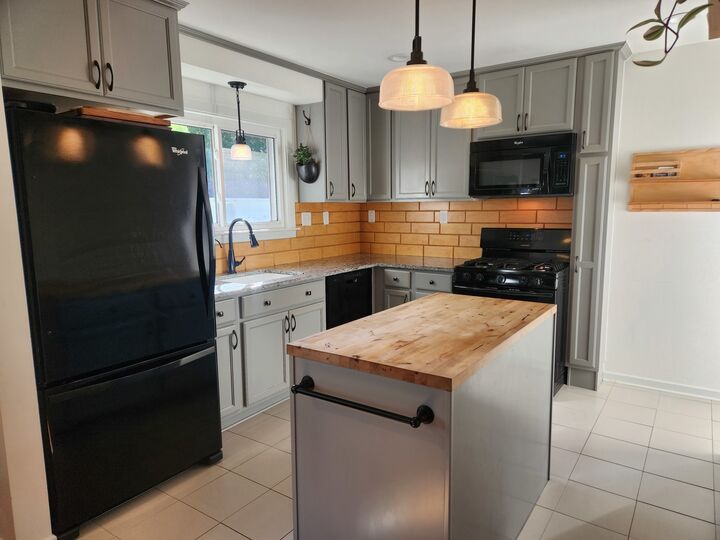 Property Photo:  835 McKinley Avenue  IL 60060 
