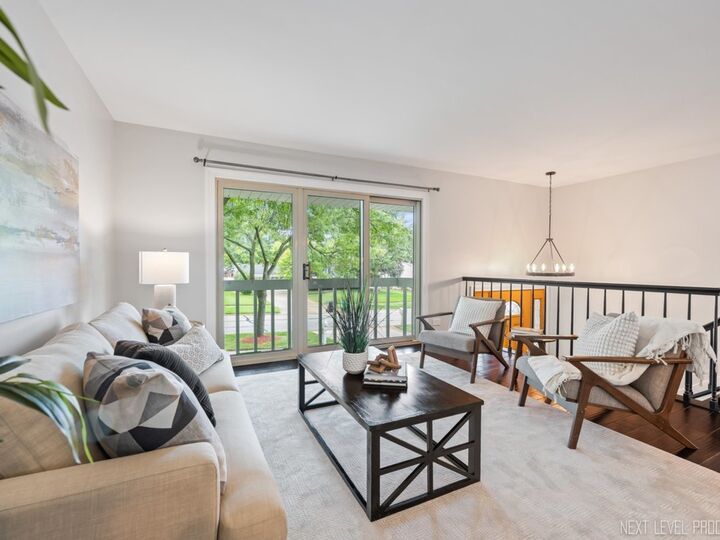 Property Photo: 259 Cunningham Lane IL 60108