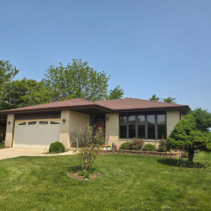 Property Photo: 10524 Camelot Street IL 60154