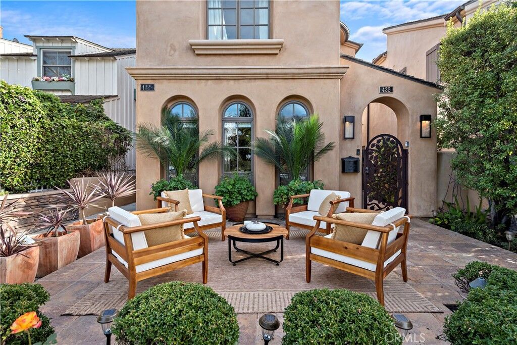 Property Photo: 432 Acacia Avenue CA 92625